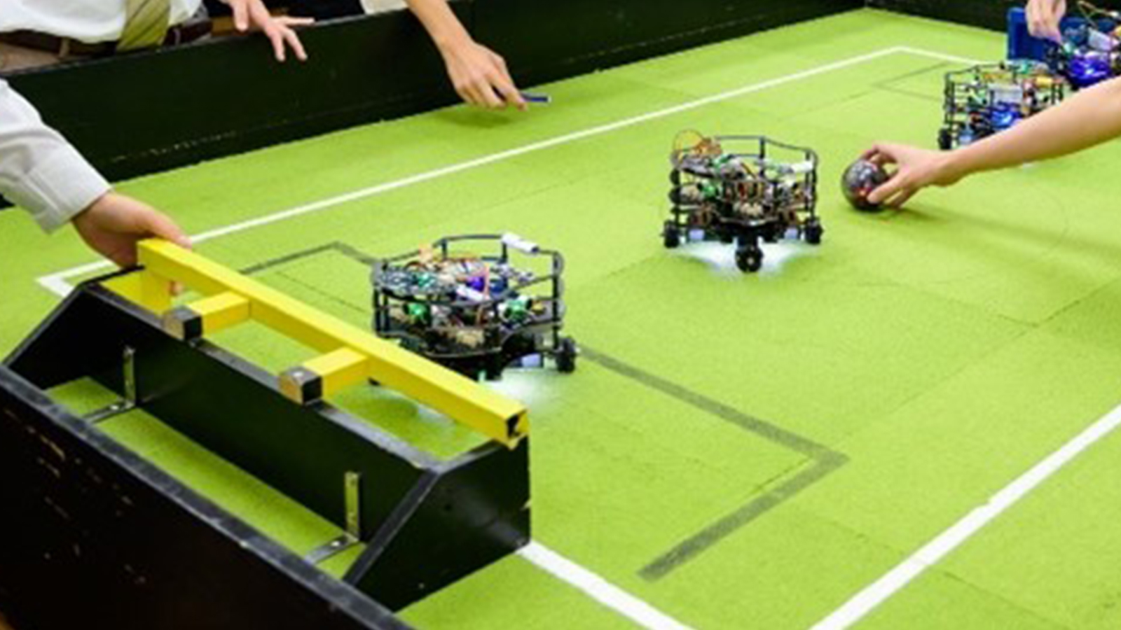 智能足球机器人对战赛工作坊
